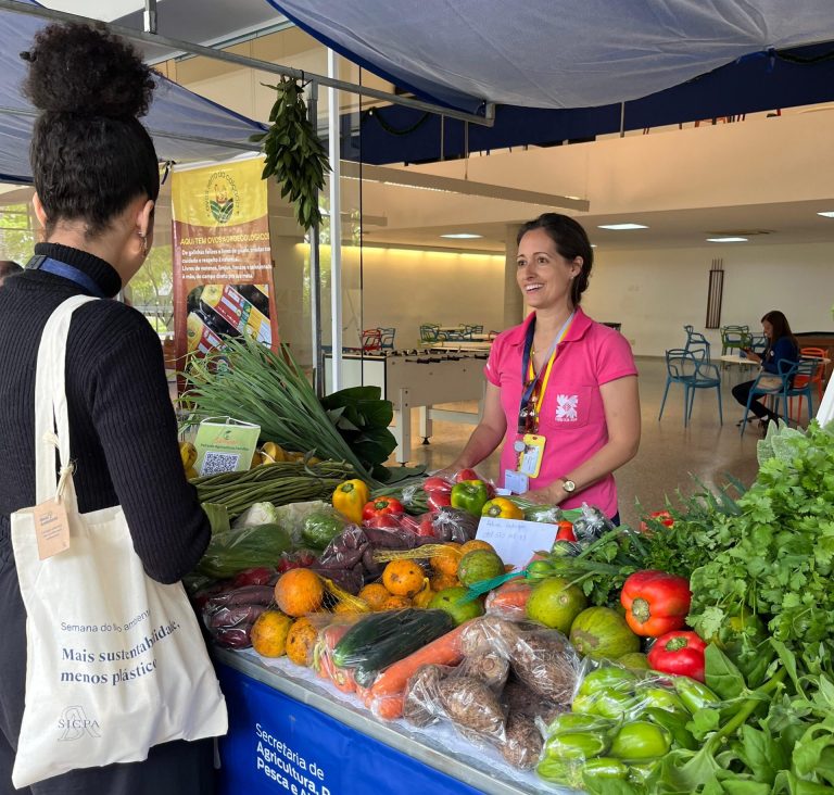 Feirinha na Sicpa valoriza agricultura familiar e reforça compromissos do Programa de Simbiose Industrial